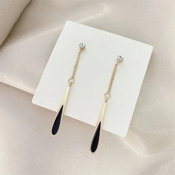 Black Drop Tassel Long Earrings - Picture 4 of 5